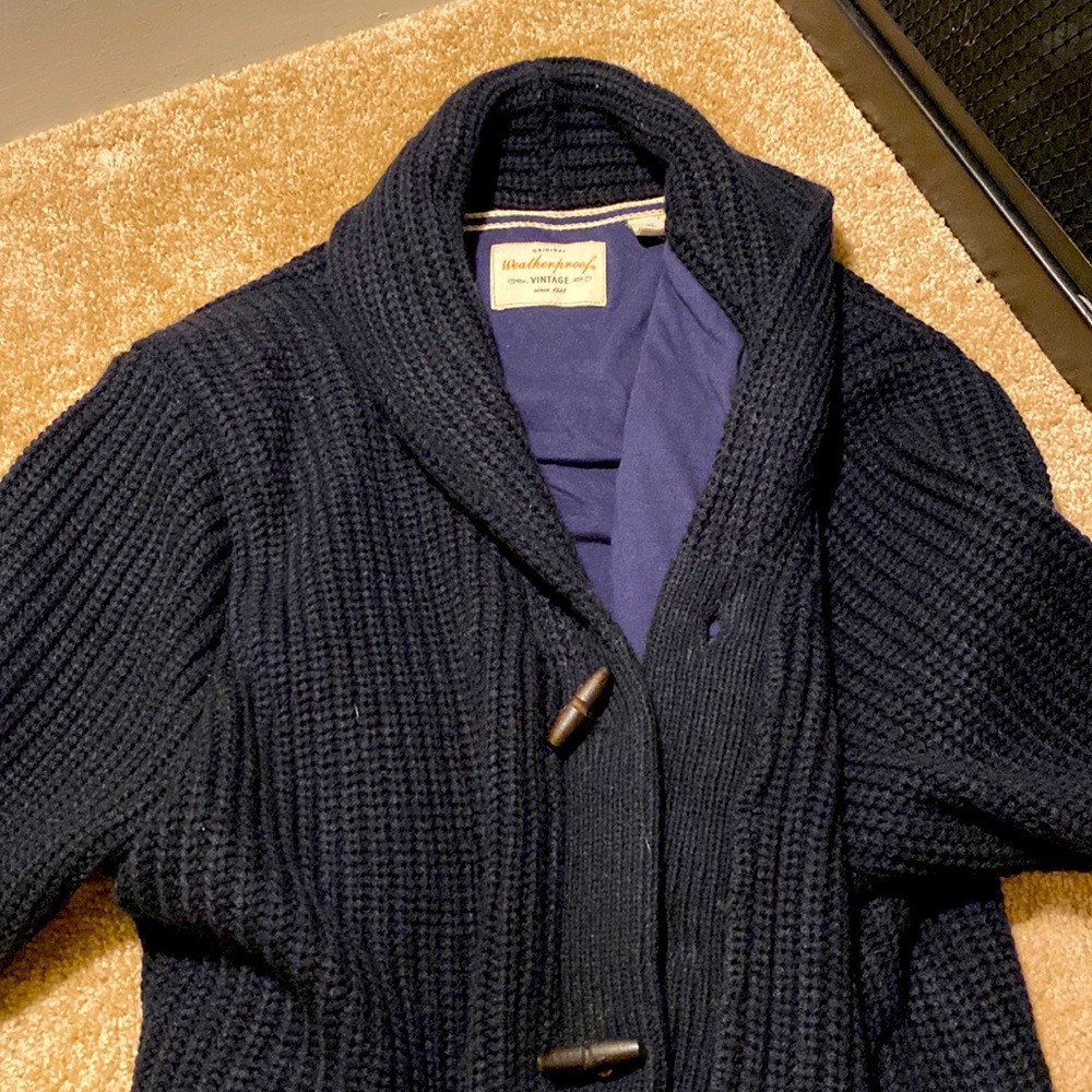 Men’s shawl neck sweater with clasps